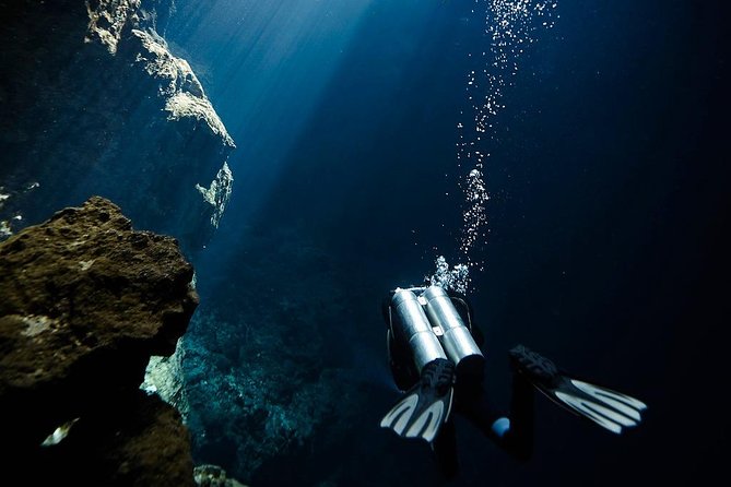 2 cenote divings (including one deep diving) for advanced divers in Tulum - Cenote Dos Ojos: limestone formations, bat cave, and light plays