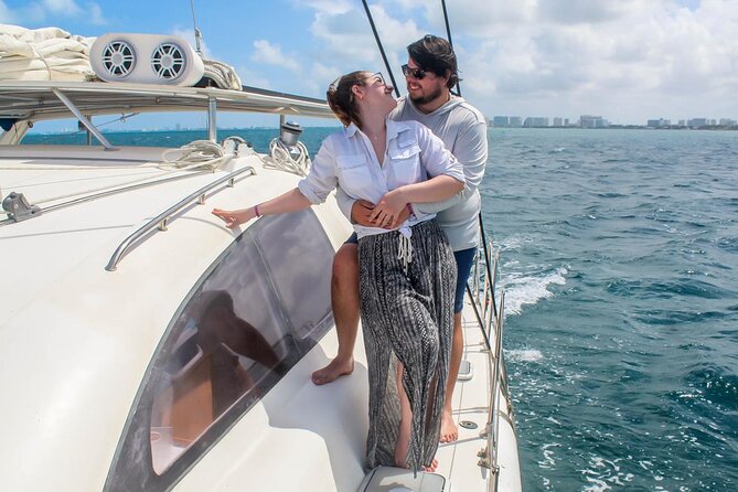 2 in 1 Catamaran to Isla Mujeres Tour from Cancun with Open Bar - Group size and language: what it feels like on board