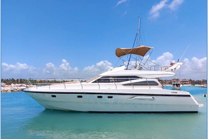 3 Hour Xpu-Ha - 47' Azimut, Tulum, Playa del Carmen, Riviera Maya - On-board party time: drinks, Bluetooth music, and karaoke
