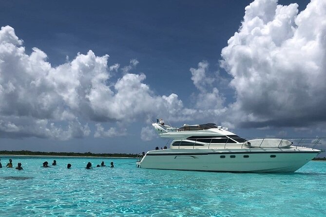 4 Hour - 47' Azimut, Tulum, Playa del Carmen, Riviera Maya - Lunch and Alcoholic Beverages: The Part That Makes This Feel All-Inclusive