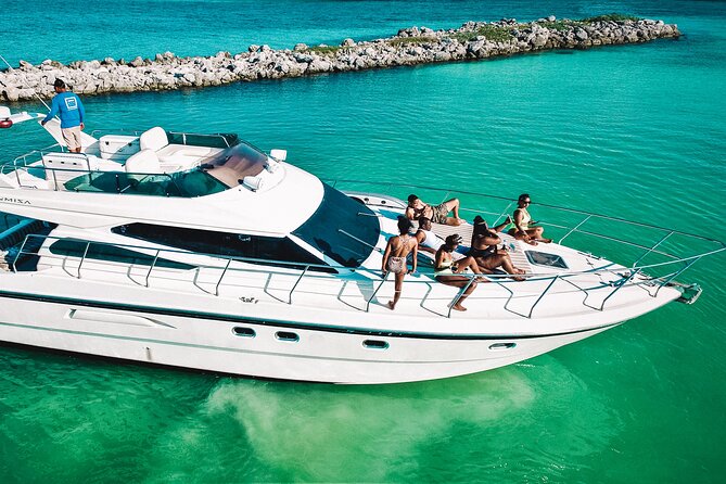 4 Hour - 47' Azimut, Tulum, Playa del Carmen, Riviera Maya - Karaoke, Bluetooth Sound, and Spotify: A Yacht That Knows How to Entertain