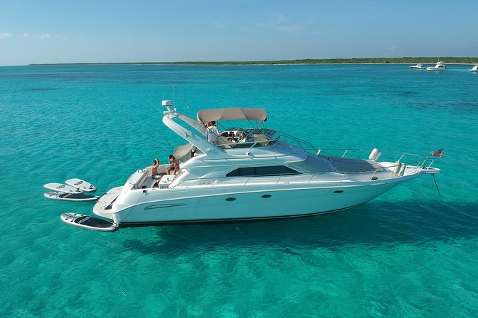 4 Hour - 51' Sea Ray, Tulum, Playa del Carmen, Riviera Maya - The yacht setup: open bar, Bluetooth sound, and paddle boards