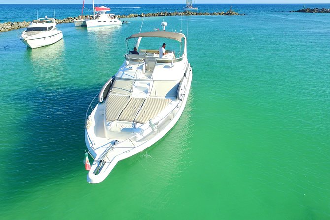 4 Hour - 51' Sea Ray, Tulum, Playa del Carmen, Riviera Maya - Lunch on board: grilled chicken plus all the classic sides