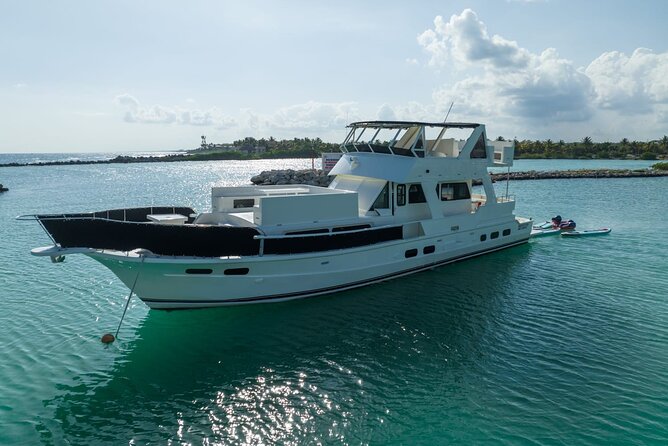 4 Hour - 72' Bruce Roberts, Tulum, Playa del Carmen, Riviera Maya - Checking In at H2OH Sun Cruises in Puerto Aventuras