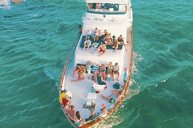 4 Hour - 80' Burger, Tulum, Playa del Carmen, Riviera Maya - Karaoke, music control, and the kind of fun that actually lands