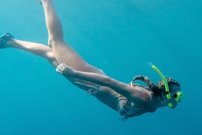 4 Hours Exclusive 45' Lagoon Catamaran Experience - What you eat and drink on board: fresh snacks, ceviche, and a premium bar