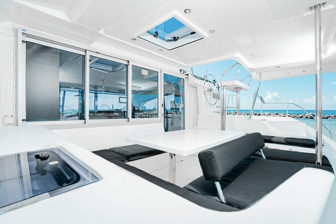 4H Lux 40' Catamaran All-Inclusive in Tulum and Playa del Carmen. - The fishing option: try it if your group likes hands-on fun