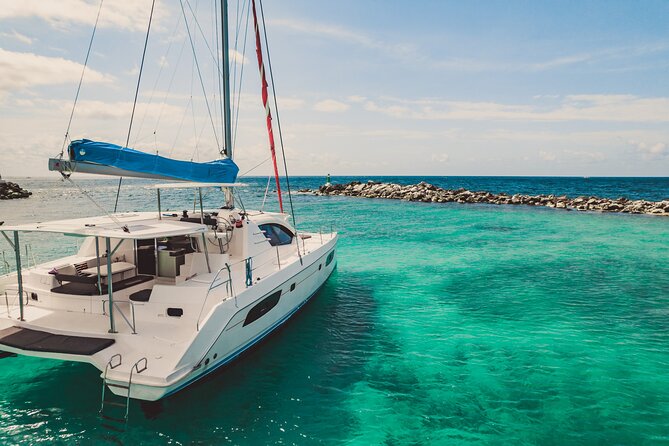 4H Luxury 44' Catamaran All-Inclusive in Tulum & Playa del Carmen - Food and Drinks: The Open Bar Plus Lunch You Can Count On