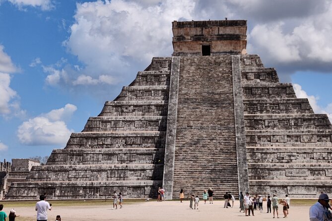 5x1: Chichen Itza + Suytun & Ikkil Cenote + Buffet + Valladolid - Ik Kil: Platforms, 30-Meter Depth, and the Vines Around You
