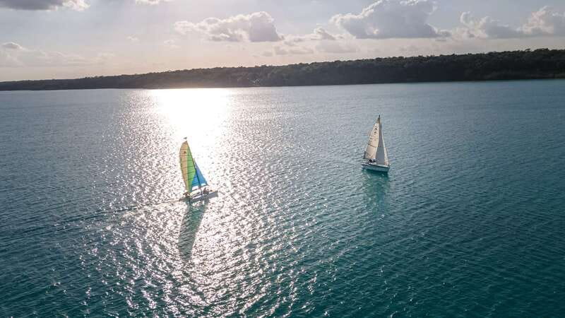 Bacalar: Group Sailing Tour with Guide - Boat choice in Bacalar: catamaran or monohull