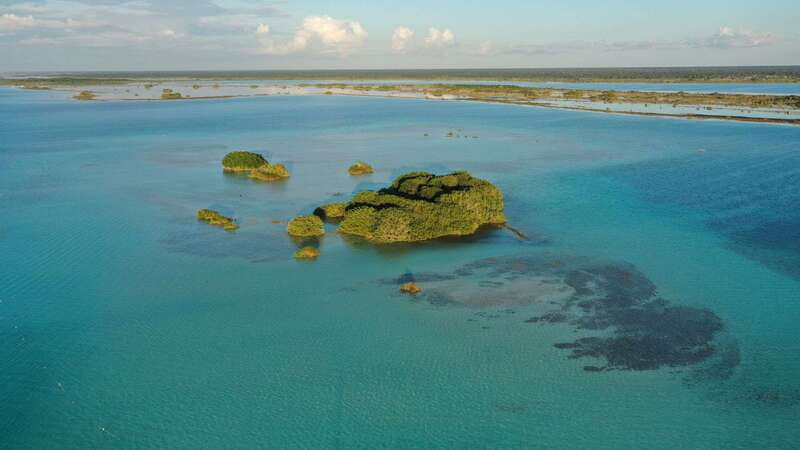 Bacalar: Group Sailing Trip with Swimming and Drinks - Drinks, fruit, and the no-sunscreen rule that affects your comfort