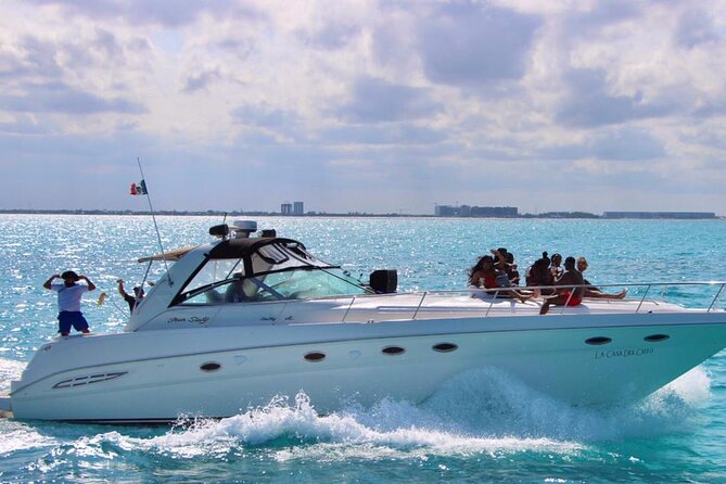 Beautiful Yacht SeaRay 48ft / 15PAX 25P16 - Swim and snorkel time, plus smart onboard comforts