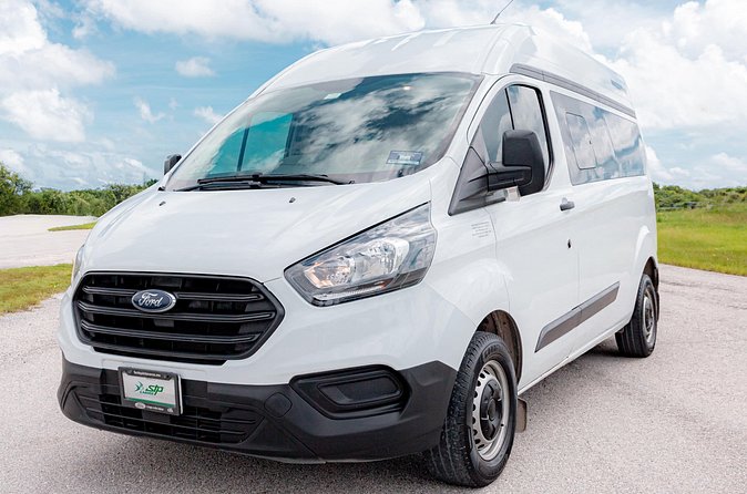 Black Luxury Van from hotels to Cancun Airport - A Quick, Polished Ride From Your Cancún Hotel to the Airport