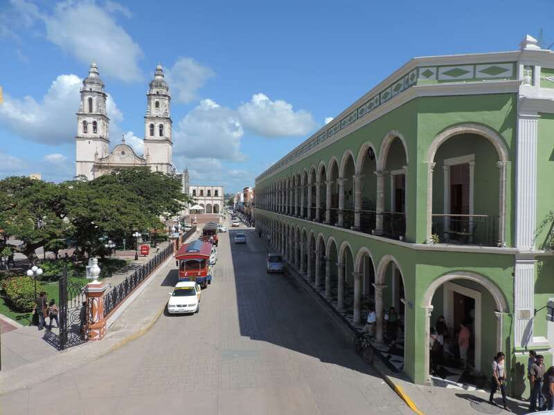 Campeche city tour: discovering the walled city. - The panoramic half: neighborhoods, Baluartes Circuit, Malecón, and Cristo Negro