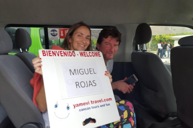 Cancun Airport Small-Group Transfer to Cancun Hotels - Finding Your Ride: The Logo-Sign Meet-and-Greet System