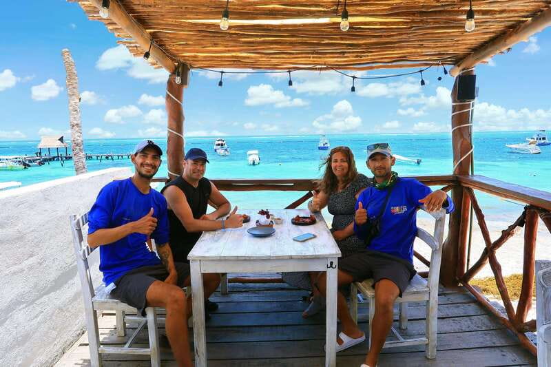 Cancún: Beachside Tacos & Town Tour with tequila tasing - Stop 1: Beachside Seafood Tacos at a Top Local Restaurant
