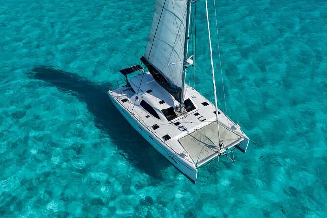 Cancun Catamaran: Isla Mujeres, Snorkeling, Drinks & Buffet Lunch - Beach Club Lunch and Open Bar at Isla Mujeres