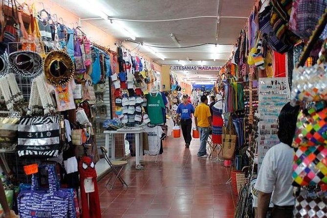 Cancun City Sightseeing Tour - Plaza 28 shopping time: where you can hunt for better prices