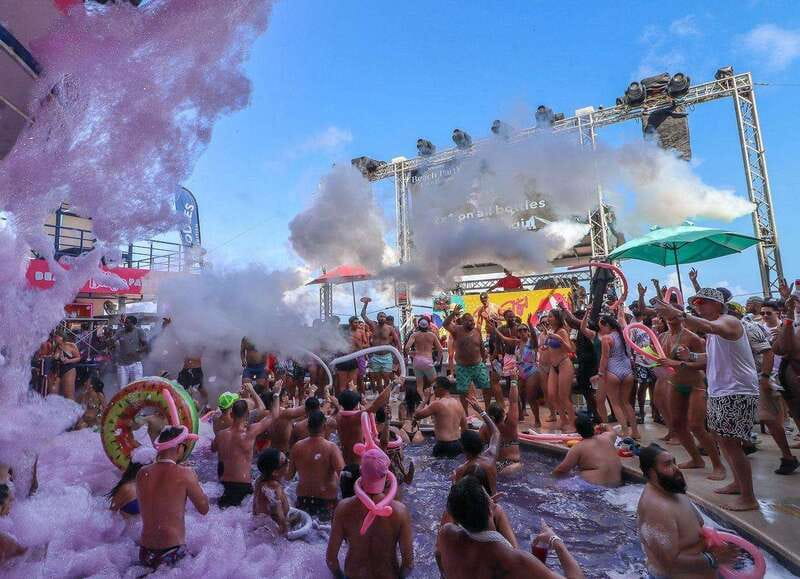 Cancún: Coco Bongo Beach Party Experience - The Timing: 1:00 PM to 8:00 PM (Day-Into-Night Energy)