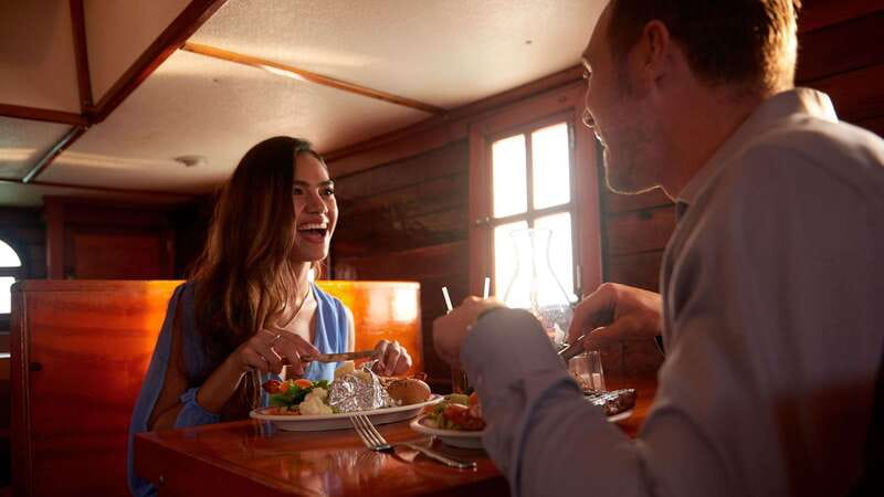 Cancun: Columbus The Romantic Dinner Cruise - Live saxophone music and dancing: romance with a pulse