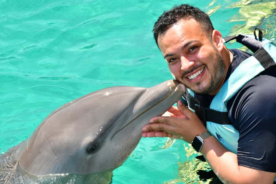 CANCUN: Dolphin Swim Adventure with buffet and soft drinks - Who This Dolphin Swim Is Best For