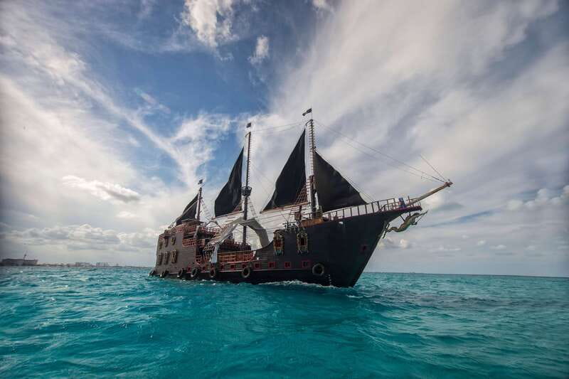 Cancún: Jolly Roger Pirate Dinner Cruise 2025 - Quick take: what you’ll remember most