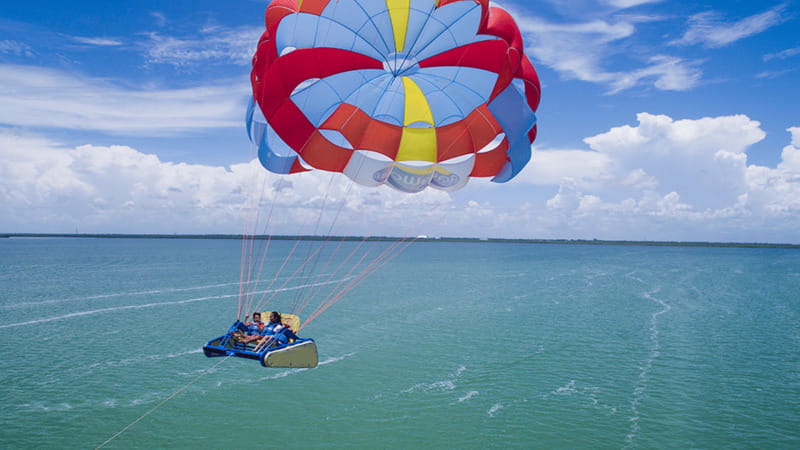 Cancún: Skyrider Parasailing Experience - Boat Platform Comfort and the Lifejacket Setup