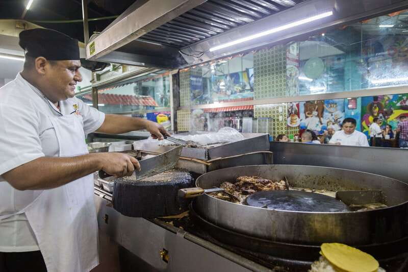Cancún: Taco & Local Beer Tasting Tour with transportation - The night venue: mariachi, dancing, and churros