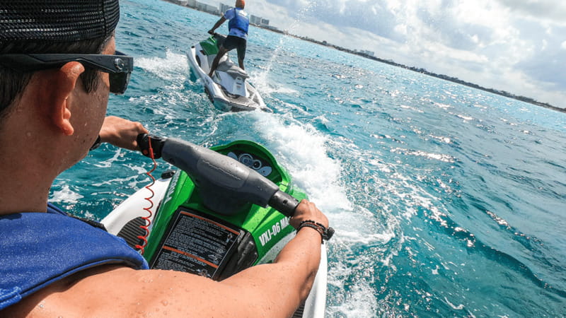 Cancun: Waverunner in Nichupte Lagoon - Training and the Real Meaning of No License Required