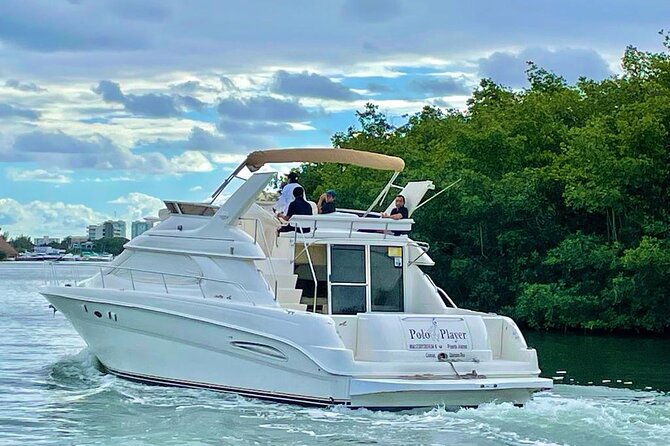 Cancun Yacht Tour - SEARAY YACHT 46 FT GREAT FOR SUNSET 15 PEOPLE MAX 25P9 - Crew and Safety: Friendly Help You Actually Notice