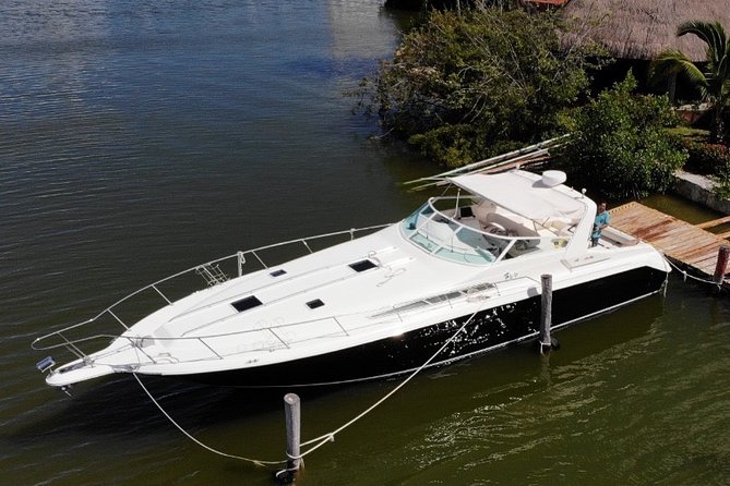 Cancun yachts rental BEATIFUL YACHT 46FT, 15 PAX MAX 25P6 - Crew, Comfort, and Music: The On-Board Setup
