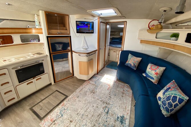 Cancun yachts rental BEATIFUL YACHT 46FT, 15 PAX MAX 25P6 - Price and Dock Fee: Is $360 Good Value?