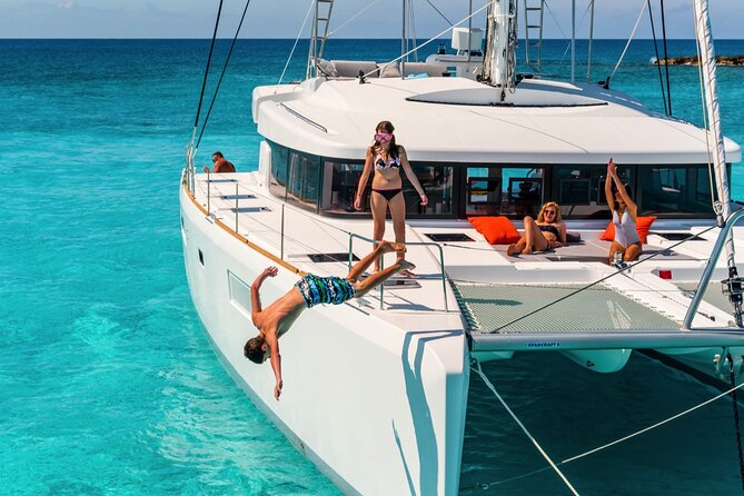 Catamaran Tour to Isla Mujeres from Cancún with Bar and Lunch - Beach Club Time and the Mexican Buffet Lunch