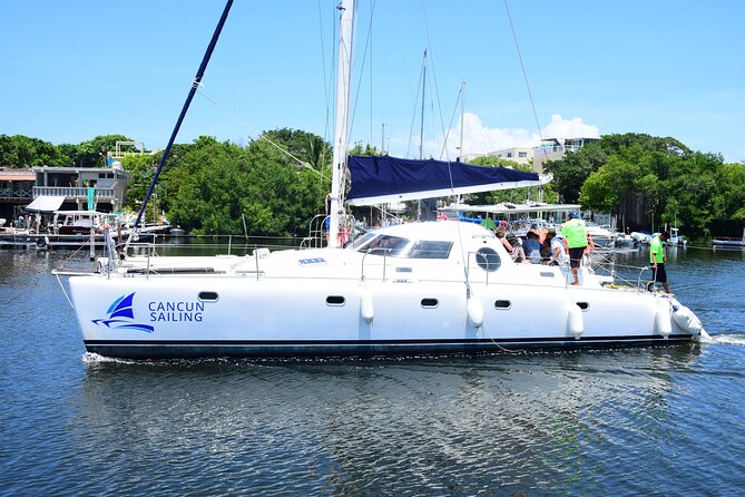 Catamaran Tour to Isla Mujeres, Open bar, Lunch, Snorkeling, Beach Club Included - Isla Mujeres free time: walk the town, admire murals, then go farther