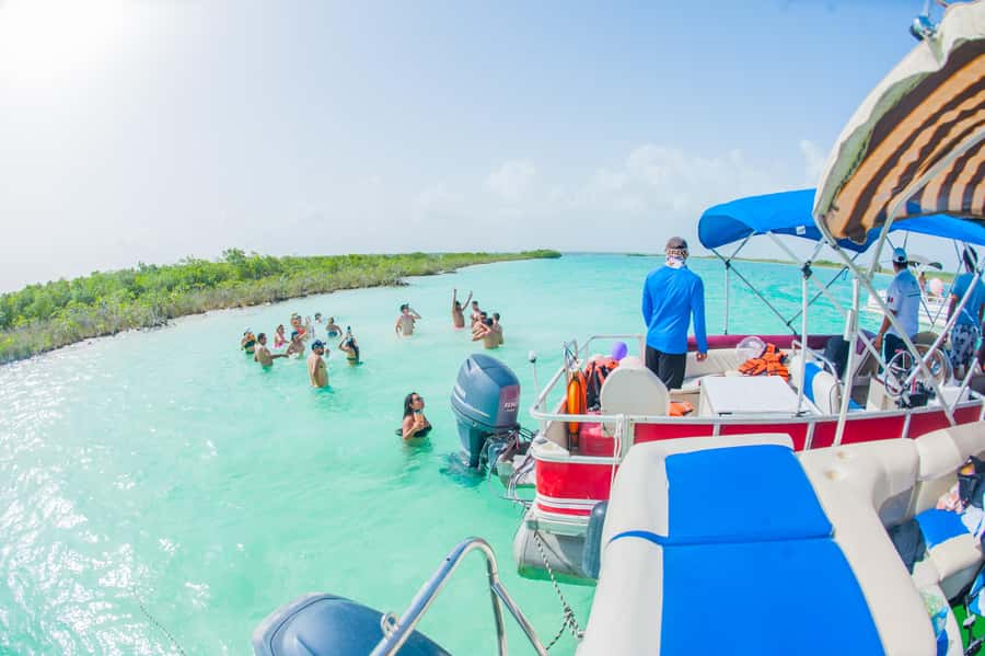 Chacchoben Mayan Ruins and Bacalar Lagoon Boat Excursion - Guides, group energy, and why it doesn’t feel jammed