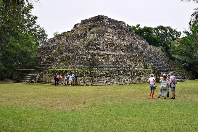 Chacchoben Mayan Ruins and Bacalar Lagoon Combo Tour from Costa Maya - Chacchoben Ruins: Mayan Temples With Less Hassle and Better Views