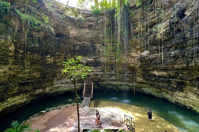 Chichen Itza, Cenote, and Valladolid Tour - Guides, Groups, and the Bus Ride: What Makes It Feel Smooth