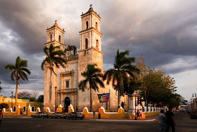 Chichén Itzá, Cenote and Valladolid with Lunch and transportation. - Lunch and the Mayan store stop: where time can get eaten