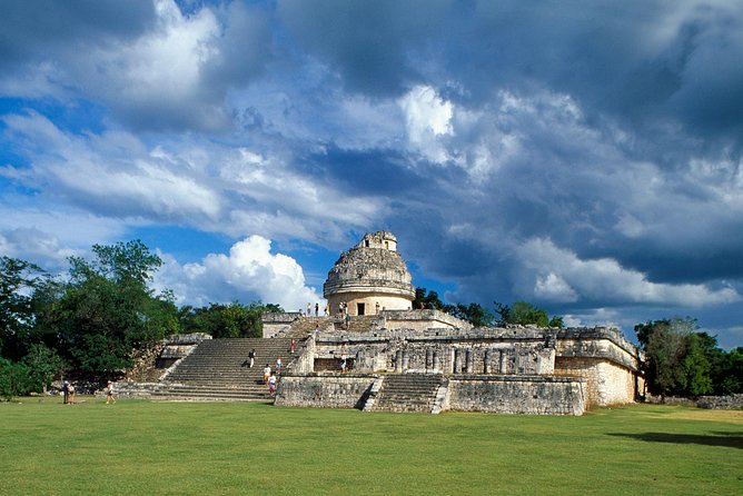 Chichen Itzá, Cenote Ik Kil, Valladolid Premium Reduced Group - Cenote Ik Kil: a 60-meter swim break with lockers and lunch