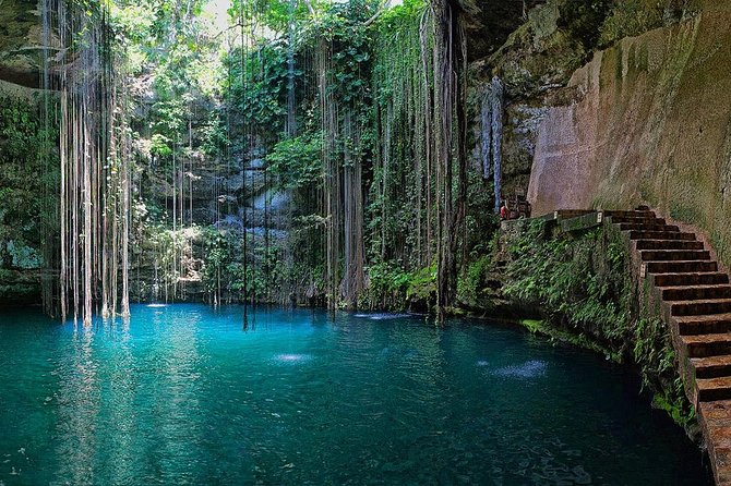Chichen Itzá, Cenote Ik Kil, Valladolid Premium Reduced Group - Guide style and small-group pacing: how it shows up in real moments