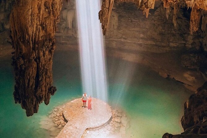 Chichén Itzá, Cenote Suytún & Cenote Ik-kil Expedition - Cenote Suytún: safe swim time with a queue for the famous photo spot