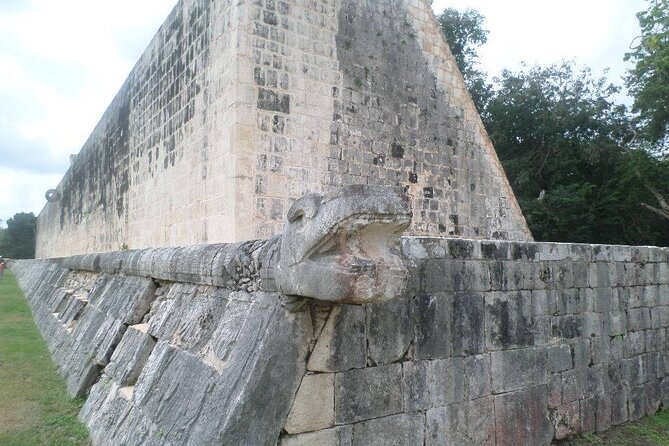 Chichen Itza Deluxe, 2 Cenotes tour From Playa del Carmen - Food and drinks: what’s included, what to watch for