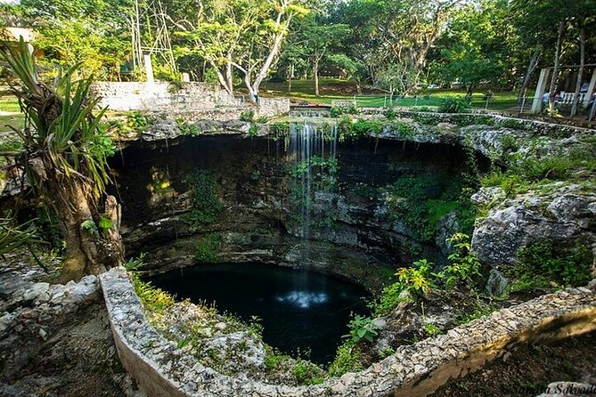Chichen Itza & Ek Balam Tour From Cancun - Guide quality and small-group comfort on the van