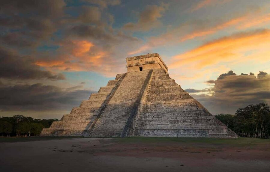 Chichén Itzá - Izamal - Cenote - Izamal: the City of the Three Cultures and the San Antonio de Padua convent