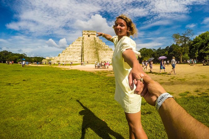 Chichen Itza Options with Sacred Cenote from Cancun - Guide team and group size: where the experience can swing