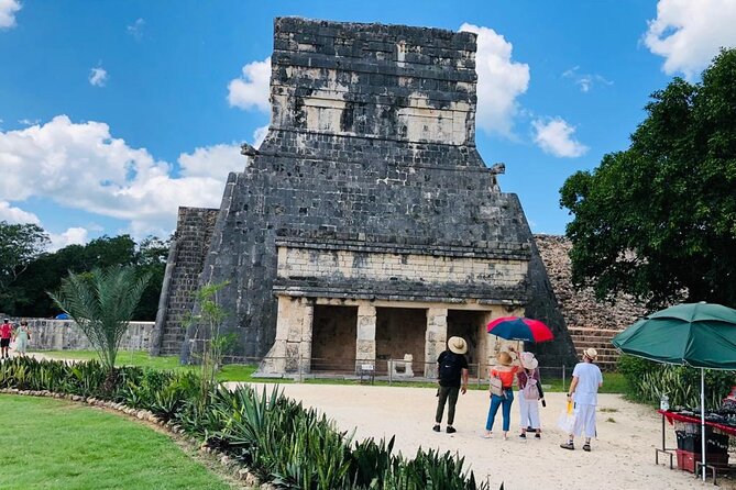 Chichén Itzá Premium Cenote y valladolid Day Tour - Valladolid, Magic Town energy in just 30 minutes