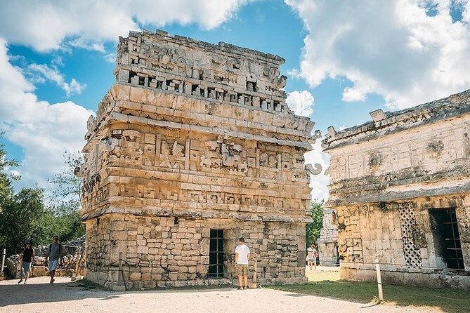 Chichen Itza Ruins Adventure! Cenote Ikkil and Izamal from Merida - Chichén Itzá: Temple of Kukulcan and the sacred cenote, with a real guide