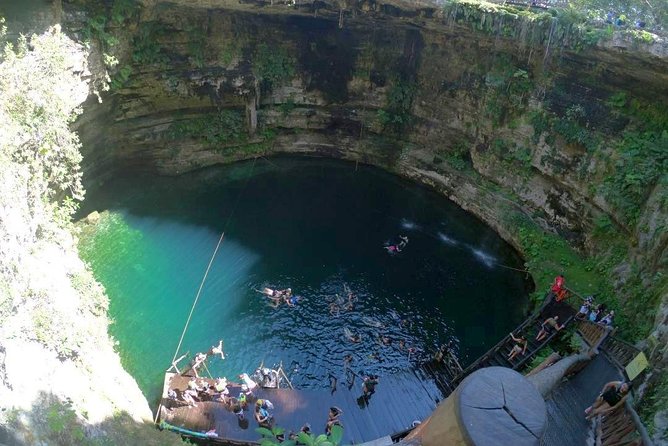 Chichen Itza, Suytun and Ik-Kil Cenote - Stop 3: Cenote Ik Kil, 1 hour for a signature swim