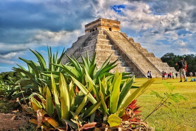 Chichen Itza Walking Tour with Audioguide (no ticket) - Getting ready: the phone, the download, and the headphones