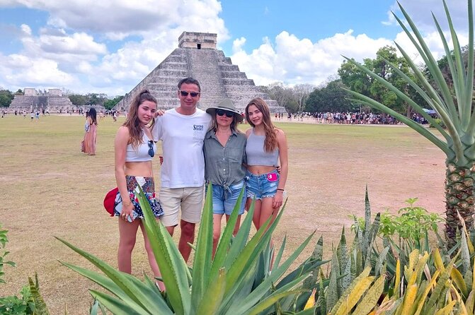 Chichen Itza : Walking Tour with Expert Guide and Skip-the-Line Access! - Photos, lockers, and that extra time inside the park